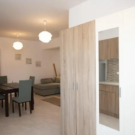 1 Bd Ginger Gold Apt Getaway With Shared Pool Apartment Plintri