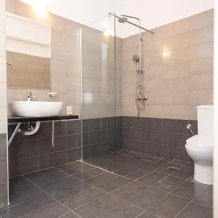 1 Bd Ginger Gold Apt Getaway With Shared Pool Apartment
