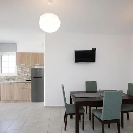 Apartment 1 Bd Ginger Gold Apt Getaway With Shared Pool