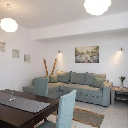 Apartment 1 Bd Ginger Gold Apt Getaway With Shared Pool Plintri